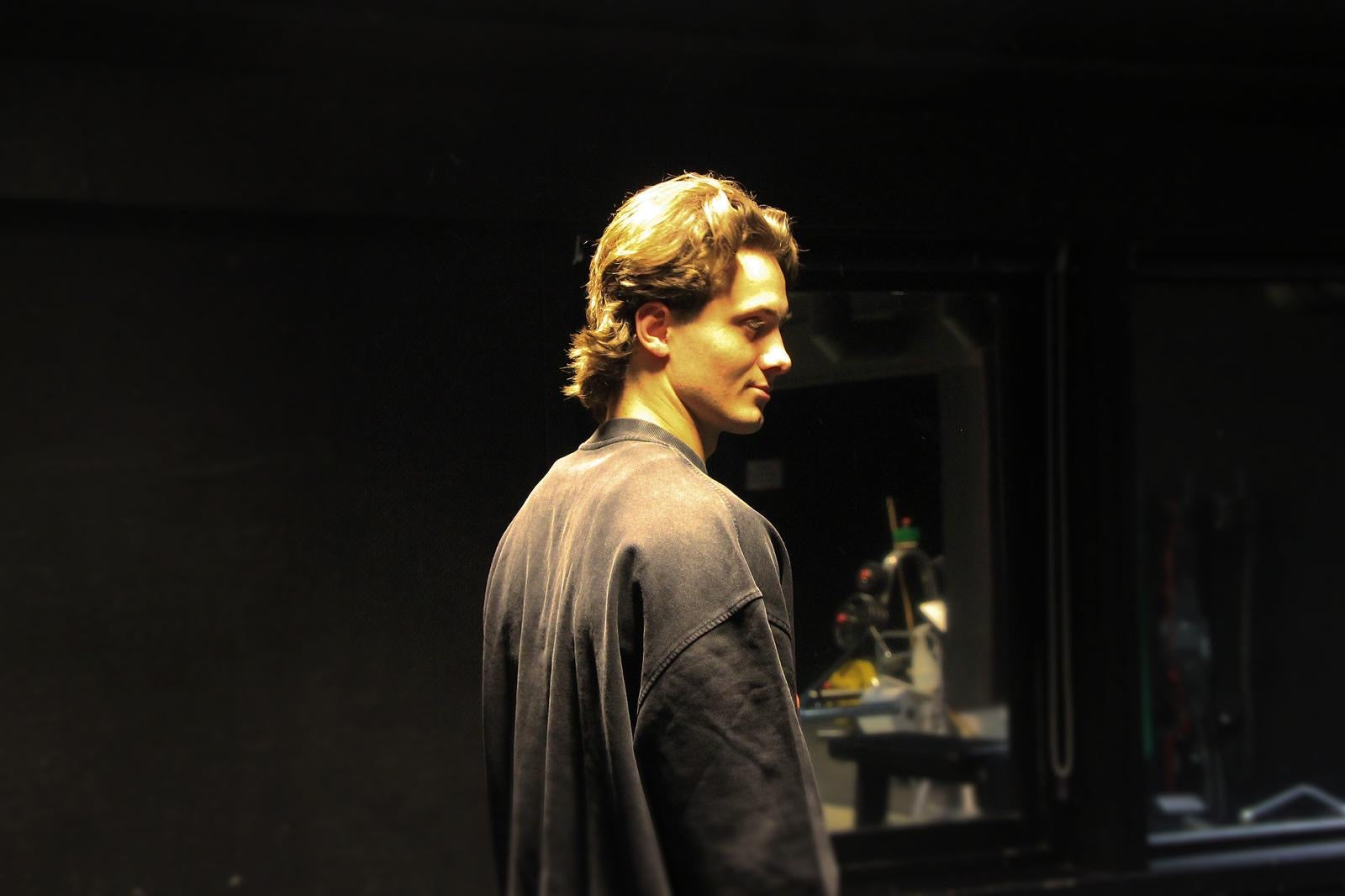 Zenvaro Oversized Washed Sweatshirt